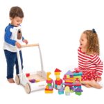 Lauflernwagen mit Klötzen in Regenbogenfarben – Bild 2